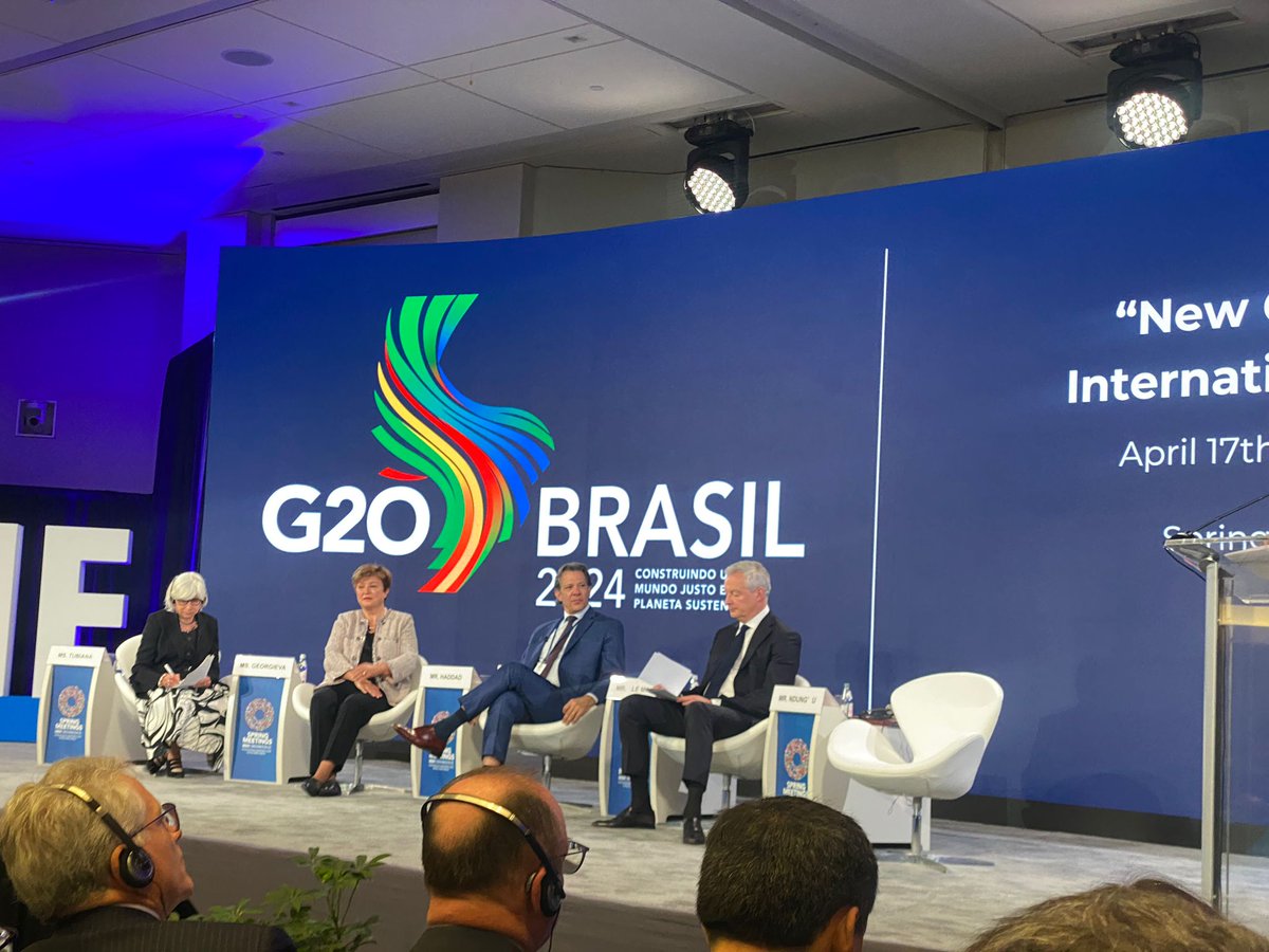 #IMFMeetings ⎸ 🇫🇷 Min. @BrunoLeMaire spoke with 🇧🇷 Min. @Haddad_Fernando about new challenges in international taxation, notably next steps for global cooperation on progressive taxation and possible solutions for the fight against inequalities and climate change.