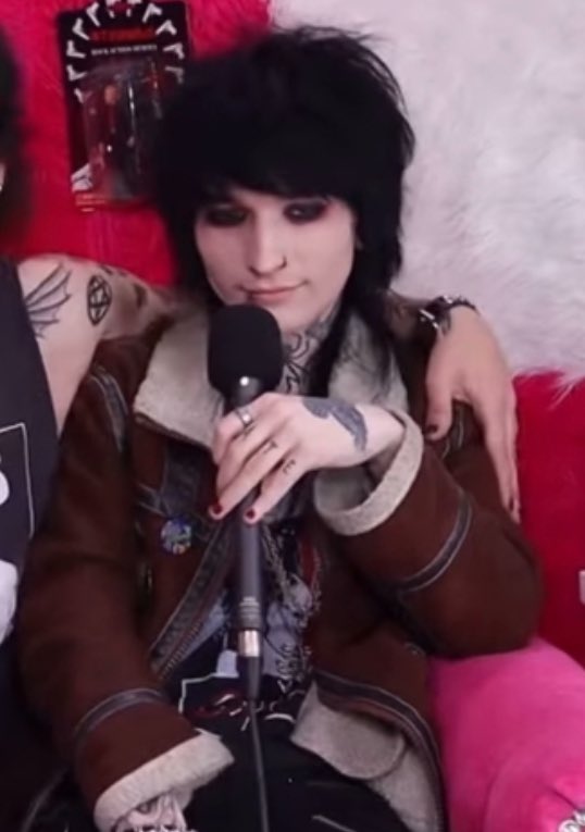 guilbertsguitar's tweet photo. BREAKING NEWS
johnnie guilbert and jake webber no longer friends after massive twitter argument 
read more below… https://t.co/ftI043uEGn