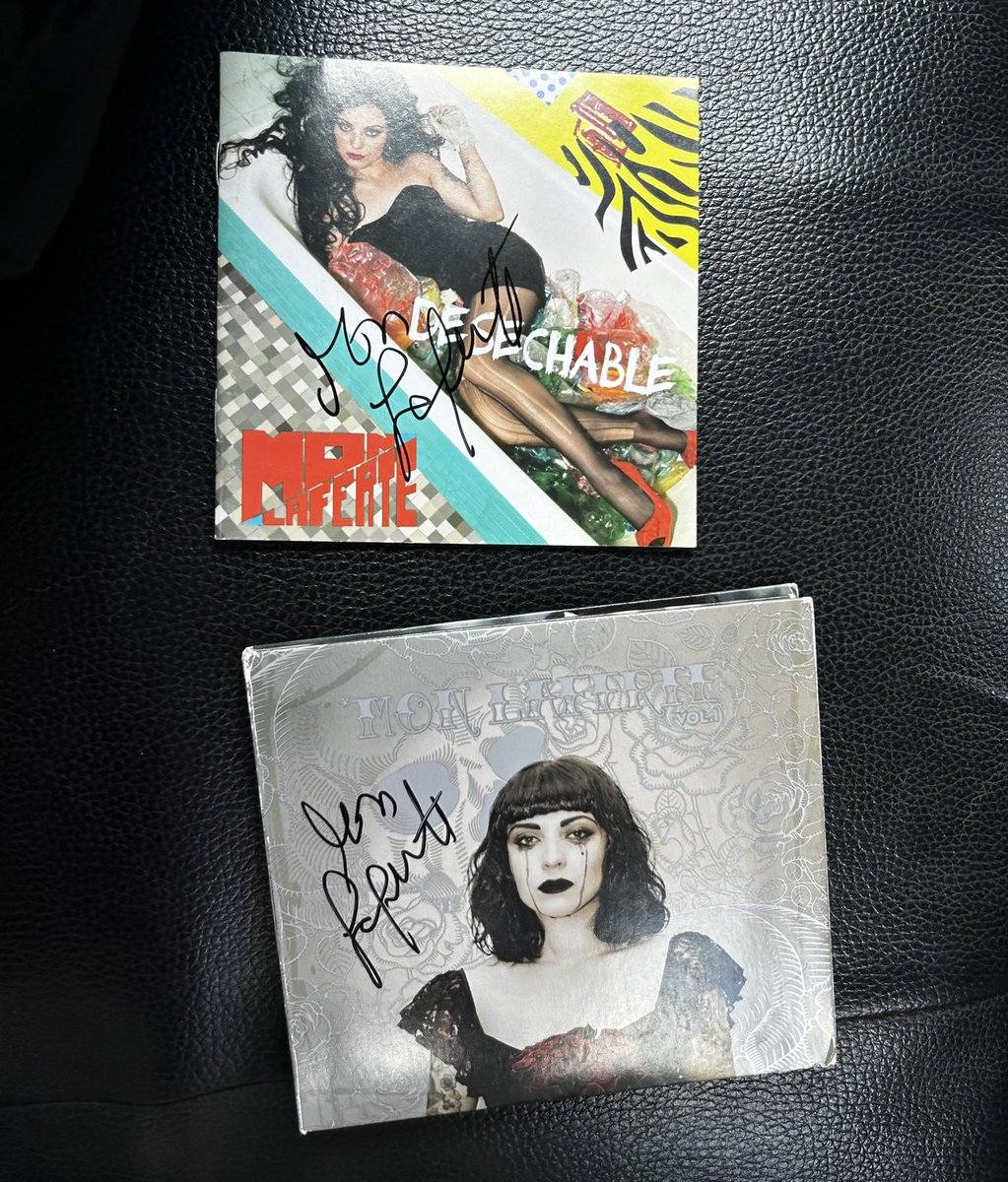 iracundo08's tweet photo. Tengo a la mejor idola del mundo, el día de ayer mi vuelo fue cancelado por el clima, perdí mi m&amp;g, entre en pánico, no sabía qué hacer, no me iba a perder el concierto, así que fui en un taxi hasta Lima, poder verte me alegró mucho, te amo mucho @monlaferte gracias por hoy❤️✨ https://t.co/m1Np5lZBRy