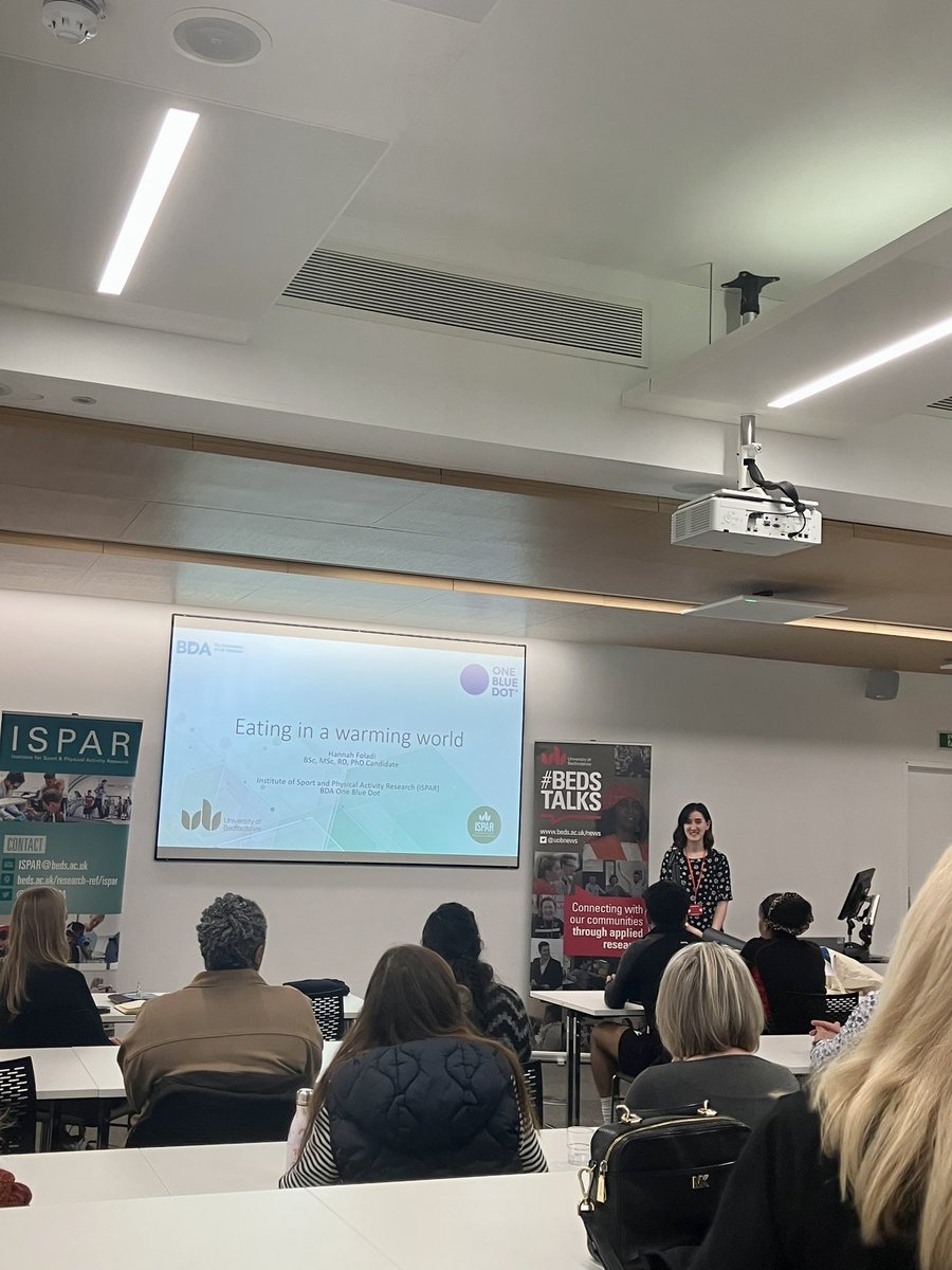 @jeffaldous @uniofbeds @UOB_RIS @MikeLNewell @uniofbeds_SSPA @Sagesportsci Hannah Foladi, PhD student at the @uniofbeds, is finishing off our series of presentations this evening with a focus on #eating & our diets in the context of a warming world 🥗 #BedsTalks