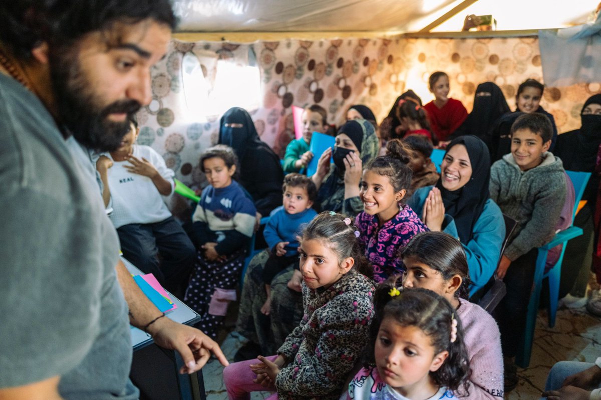 mohsindin's tweet image. Was in Gaza last month on a volunteer health humanitarian mission w/ @MedGlobal. I led @MeWeIntl storytelling x psychosocial support activities. I saw bombs falling. Daily I saw starving families. I saw dehumanization. But I also saw the power of community &amp;amp; social connectedness.