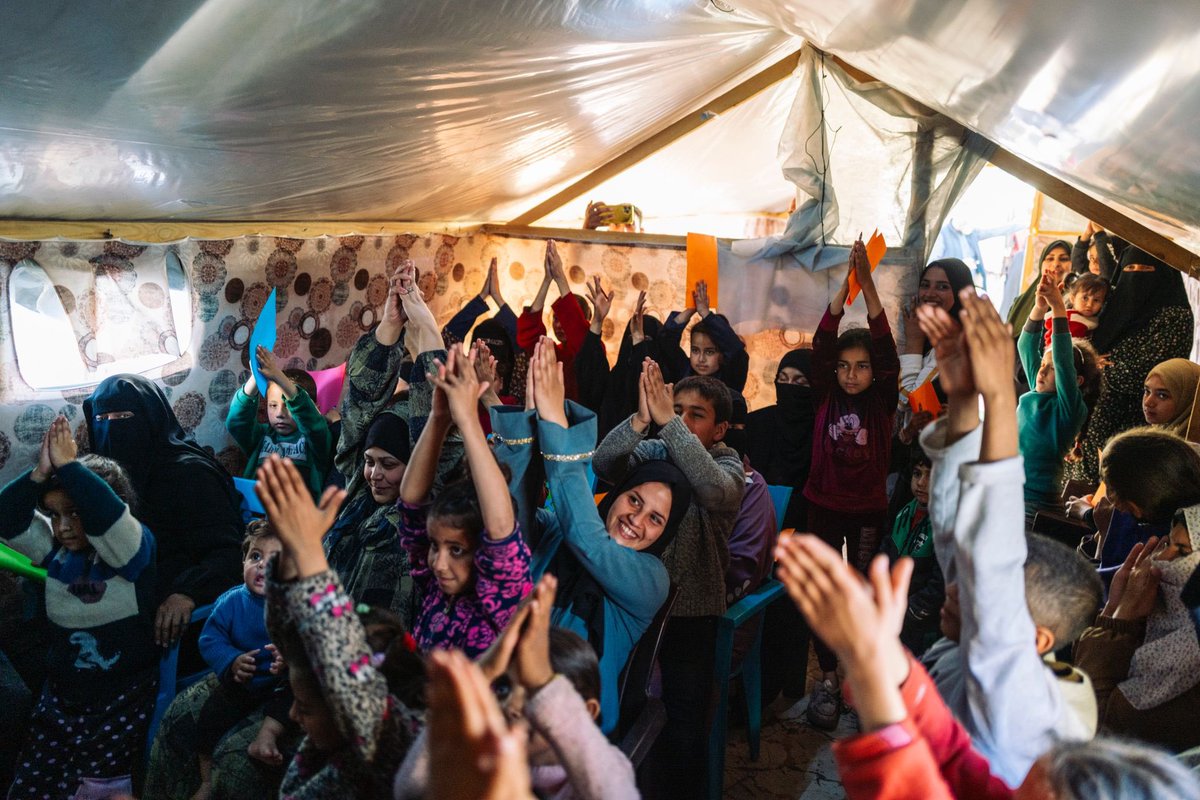 mohsindin's tweet image. Was in Gaza last month on a volunteer health humanitarian mission w/ @MedGlobal. I led @MeWeIntl storytelling x psychosocial support activities. I saw bombs falling. Daily I saw starving families. I saw dehumanization. But I also saw the power of community &amp;amp; social connectedness.