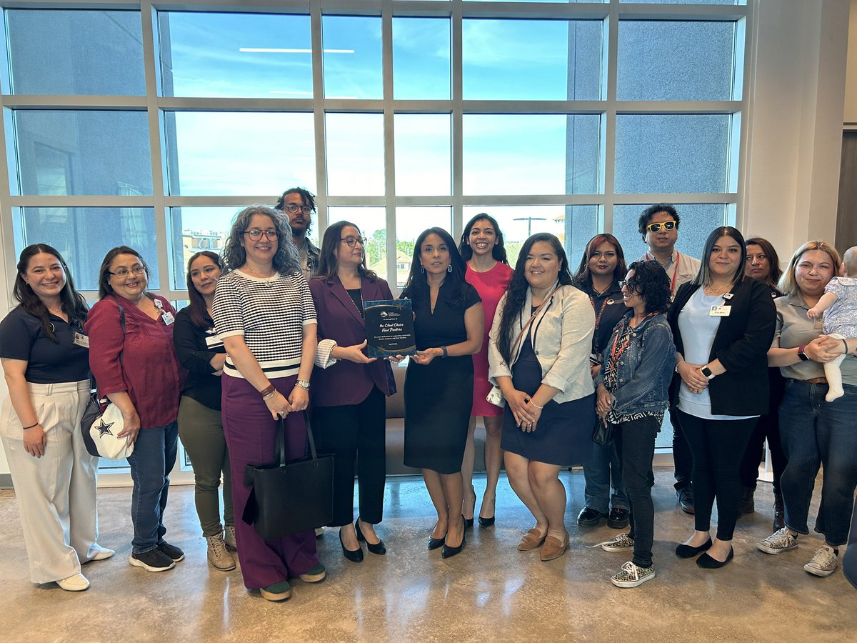 EPISD Board of Trustee recognition for the Client Choice Food Pantries. Big thanks to all partners- campuses, El Pasoans Fighting Hunger Food Bank, American Heart Association and Junior League of El Paso, Inc., AmeriCorps VISTA. @AmeriCorps @AmericanHeartTX @JuniorLeague