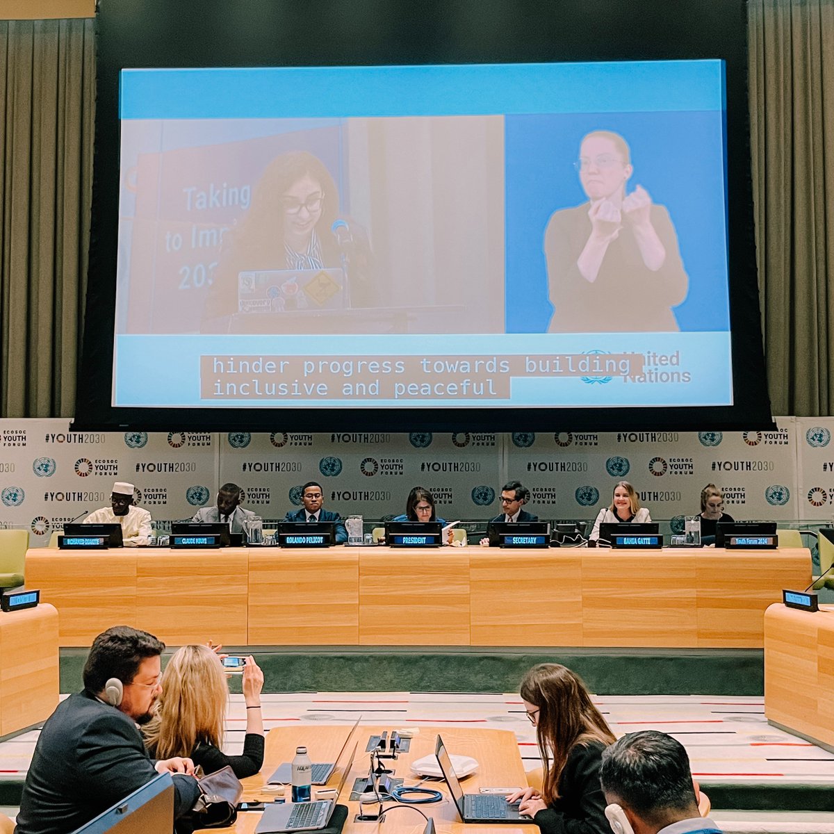 🌎🤝🇺🇳 Focused on #SDG16, the session highlighted the meaningful contribution of young people in shaping sustainable solutions amid the current volatile global landscape. The discussion underscored #youth's vital role in promoting peace, justice & human rights. #Youth2030