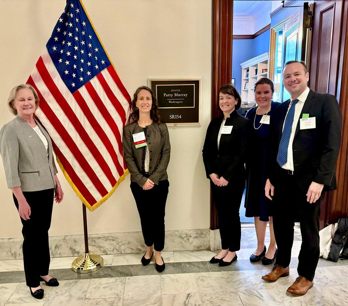 Thank you @PattyMurray @SenatorCantwell for meeting w/ WA oncologists to discuss extending telemedicine, mitigating drug shortages, and increase cancer research funding! @jrgralow @drblairirwin #ASCOAdvocacySummit