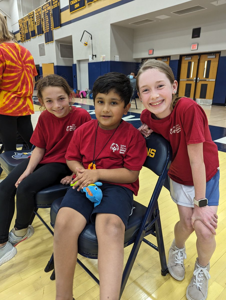 Bocce play day with all of our @UCFSD teams! What a great way to end another amazing season! #HappyHillendale @HillendaleUCFSD <a href="/ChaddsFordUCFSD/">Chadds Ford</a> @PattonHawks <a href="/Unionville_hs/">Unionville High School</a>