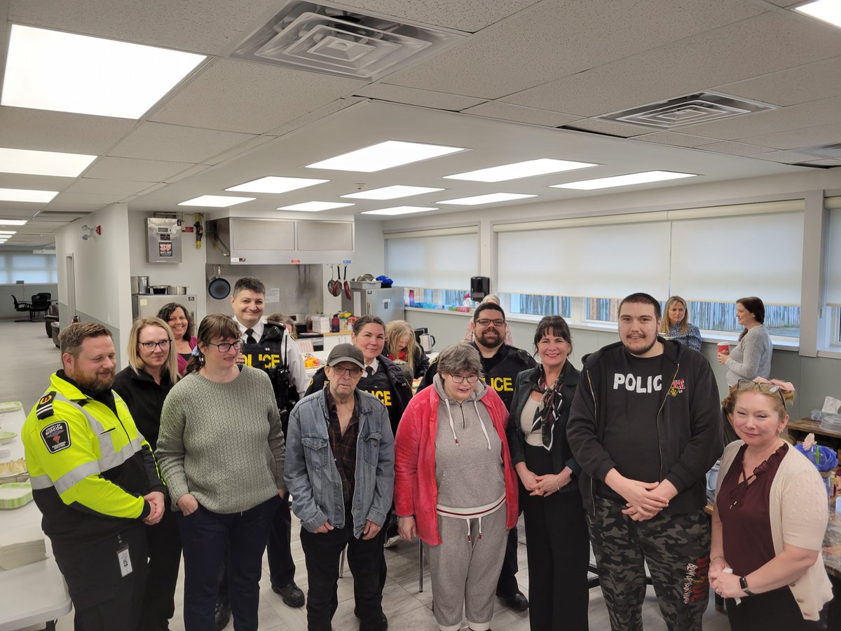 #CwoodOPP thanks our friends at E3 Community Services Inc for the meals for First Responders luncheon today. We shared a meal and some laughs. Pictured are members of #CwoodOPP, Simcoe County Paramedic Service, & some members of the e3 community. #community #thankyou