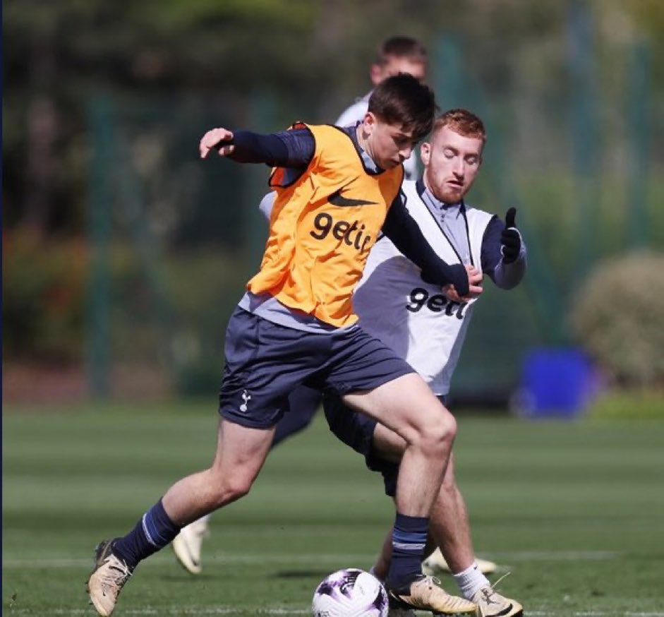 Mikey Moore in training with the Spurs first team today 💪🏻🤍

#THFC #COYS #TTID