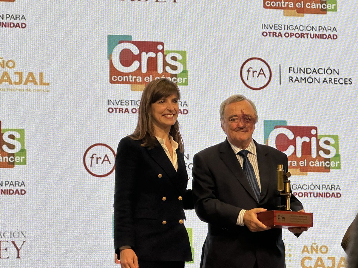msmelanoma's tweet photo. #DiaCienciaCRIS24: Premio especiall (y por sorpresa) a Mariano Barbacid por el impacto de toda sutrayectoria profesional!
Merecidísimo!!! 
@criscancer https://t.co/fFcbv01bnz