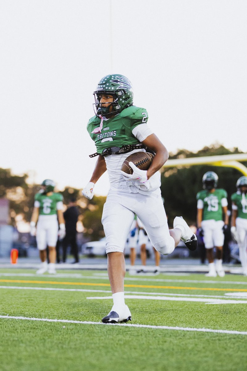 WR/ATH Isaiah Dillon has committed to Fresno State. Dillon is listed at 5-11, 181 pounds and will be a part of the 2025 class. In his Junior season at Pacifica High School, Isaiah had 54 receptions for nearly 1100 yards, 18 touchdown and was named Channel League WR of the year!!