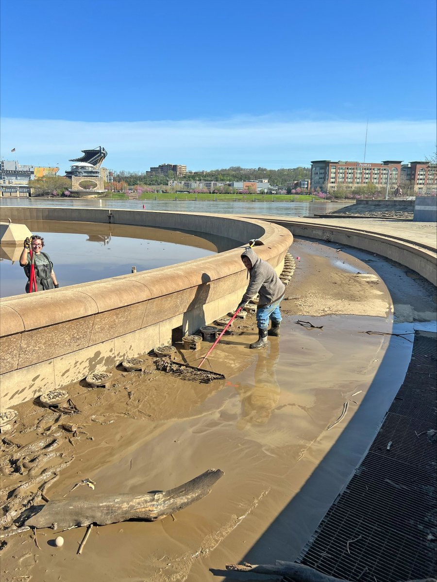 DCNRnews's tweet photo. Members of the 9-month Pittsburgh and Meadville #PaOutdoorCorps crews are helping clean up #PointStatePark after two historic floods. @GovernorShapiro’s proposed 2024-25 budget builds on success of the Outdoor Corps with a $5 million investment in expanding the program. #PaProud https://t.co/GqjKgcXMCi