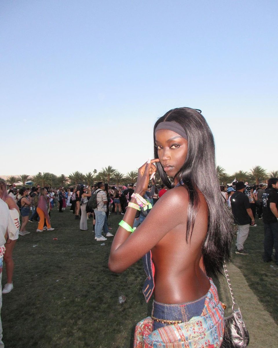 saintdoII's tweet photo. anok yai at coachella https://t.co/EbuIQQFV34