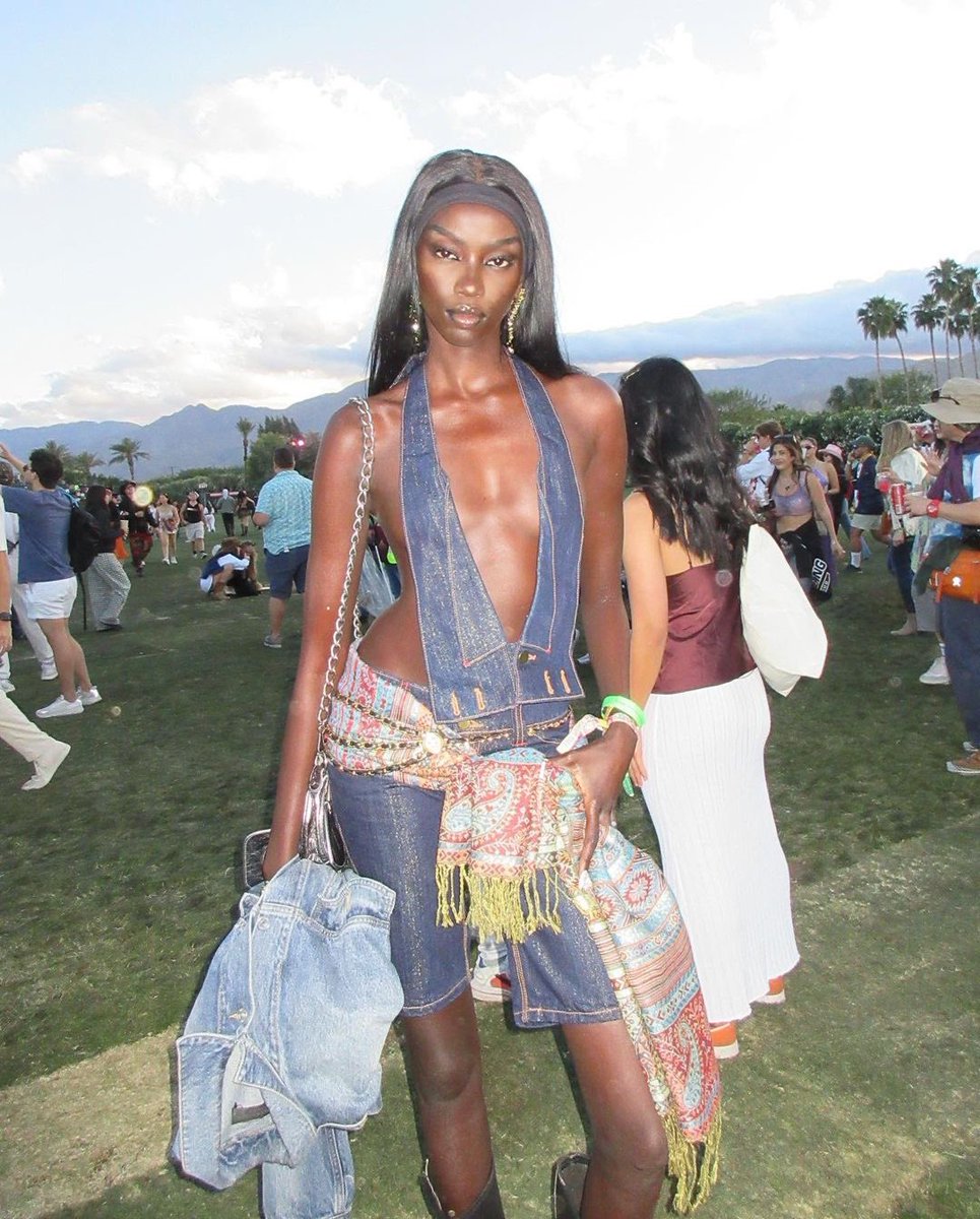 saintdoII's tweet photo. anok yai at coachella https://t.co/EbuIQQFV34