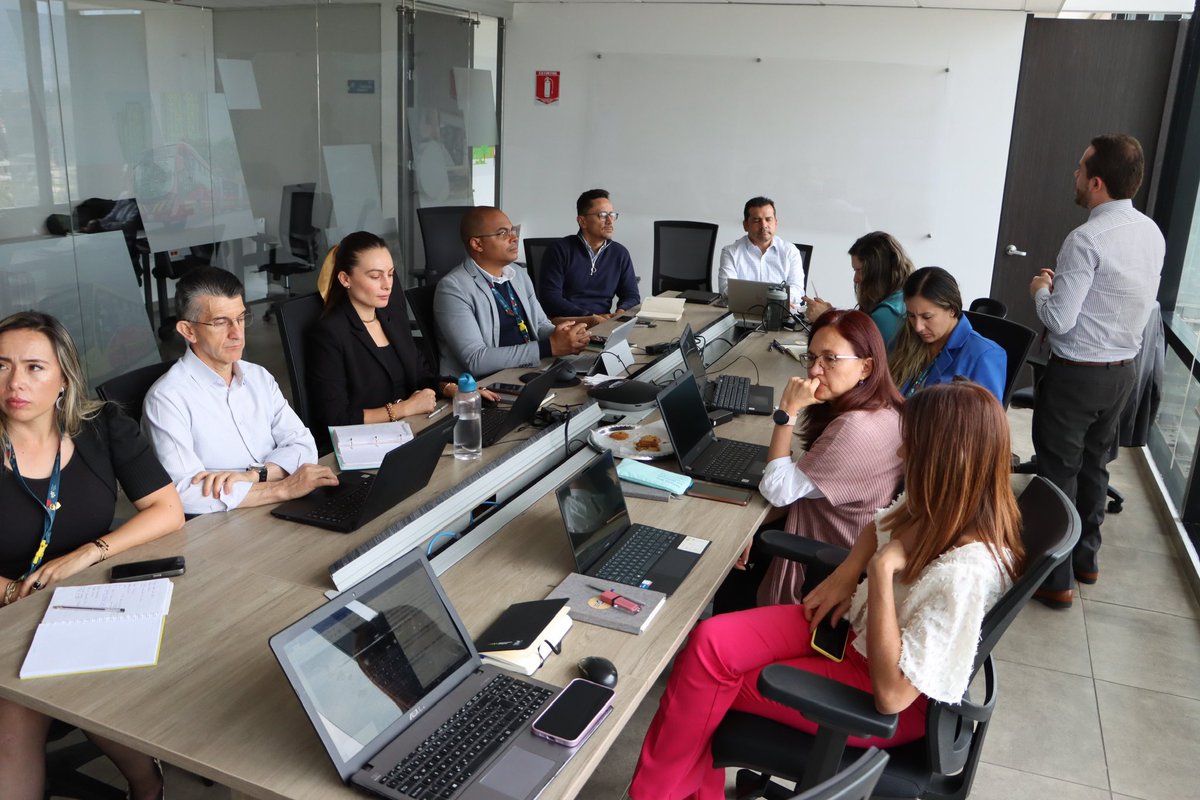 📣 En los Comités Directivos, nos enfocamos en la planificación, coordinación y supervisión de procesos clave.
 
Hoy revisamos temas fundamentales como: estructuración financiera y ejecución presupuestal.

Seguimos comprometidos en trabajar por estos importantes proyectos.🚆