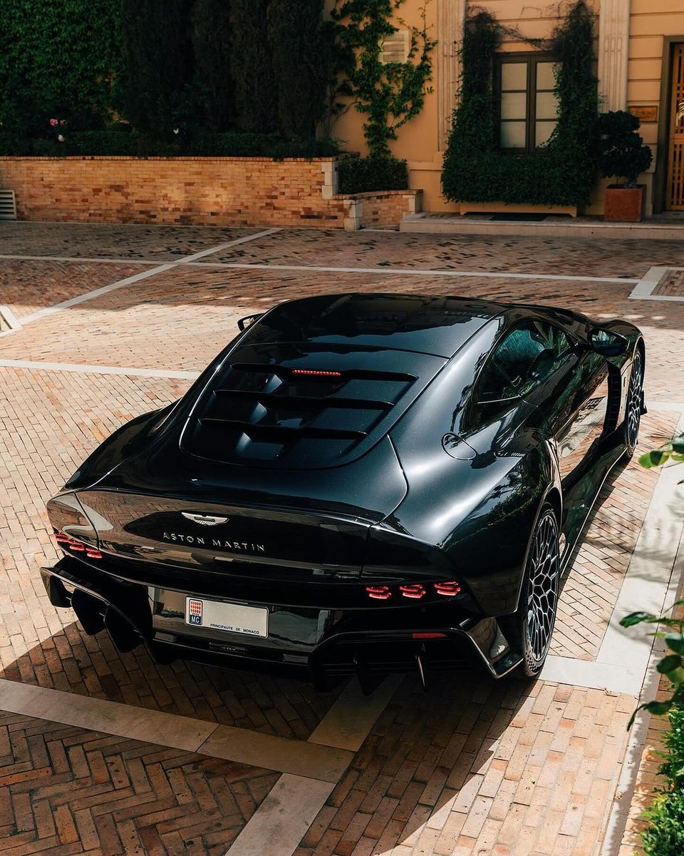 Autowallin's tweet photo. Heritage.

Credit: astonmartin via Instagram. #cars https://t.co/Xpg2OGu0jE
