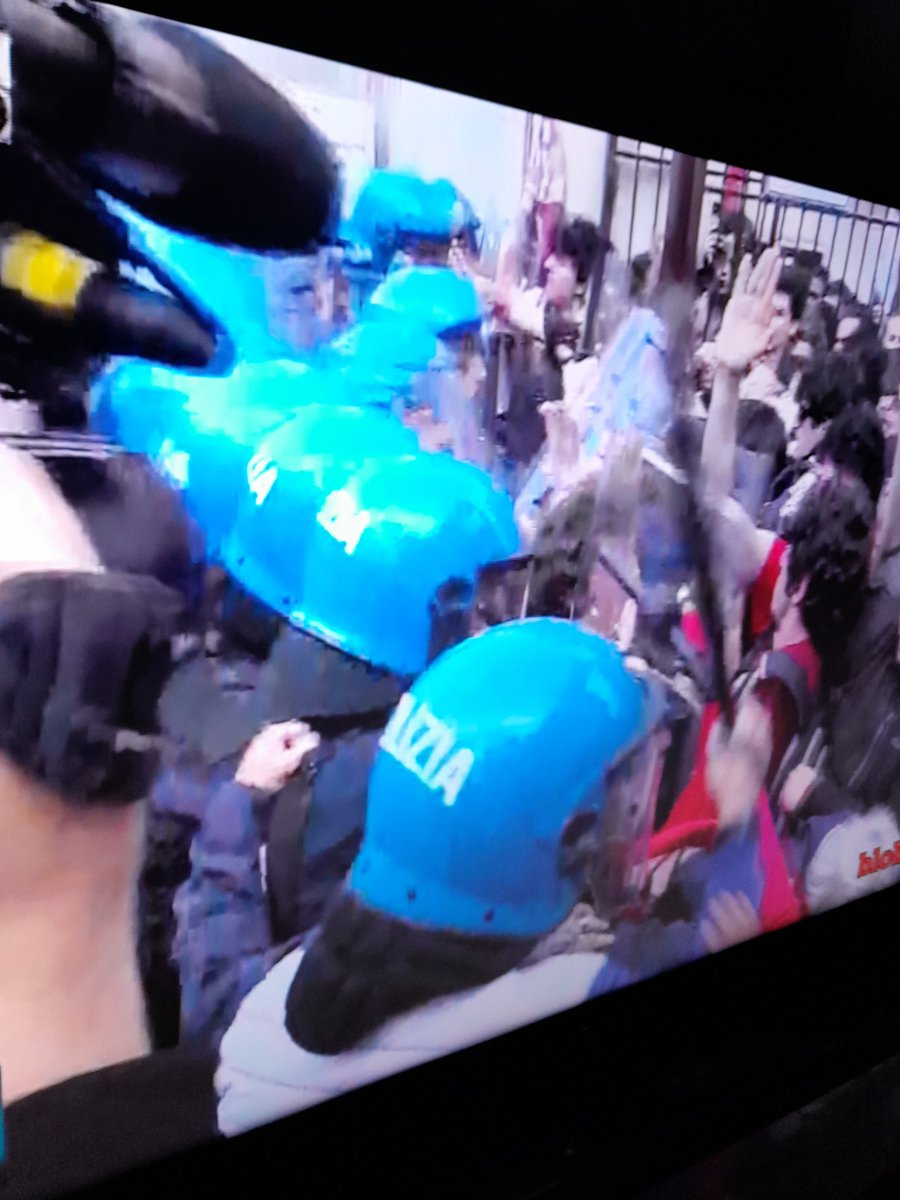 raffanchio's tweet image. #blob35 ..
Suprematismo del governo in violenza intergenerazionale 
@BlobRai3 #blob
