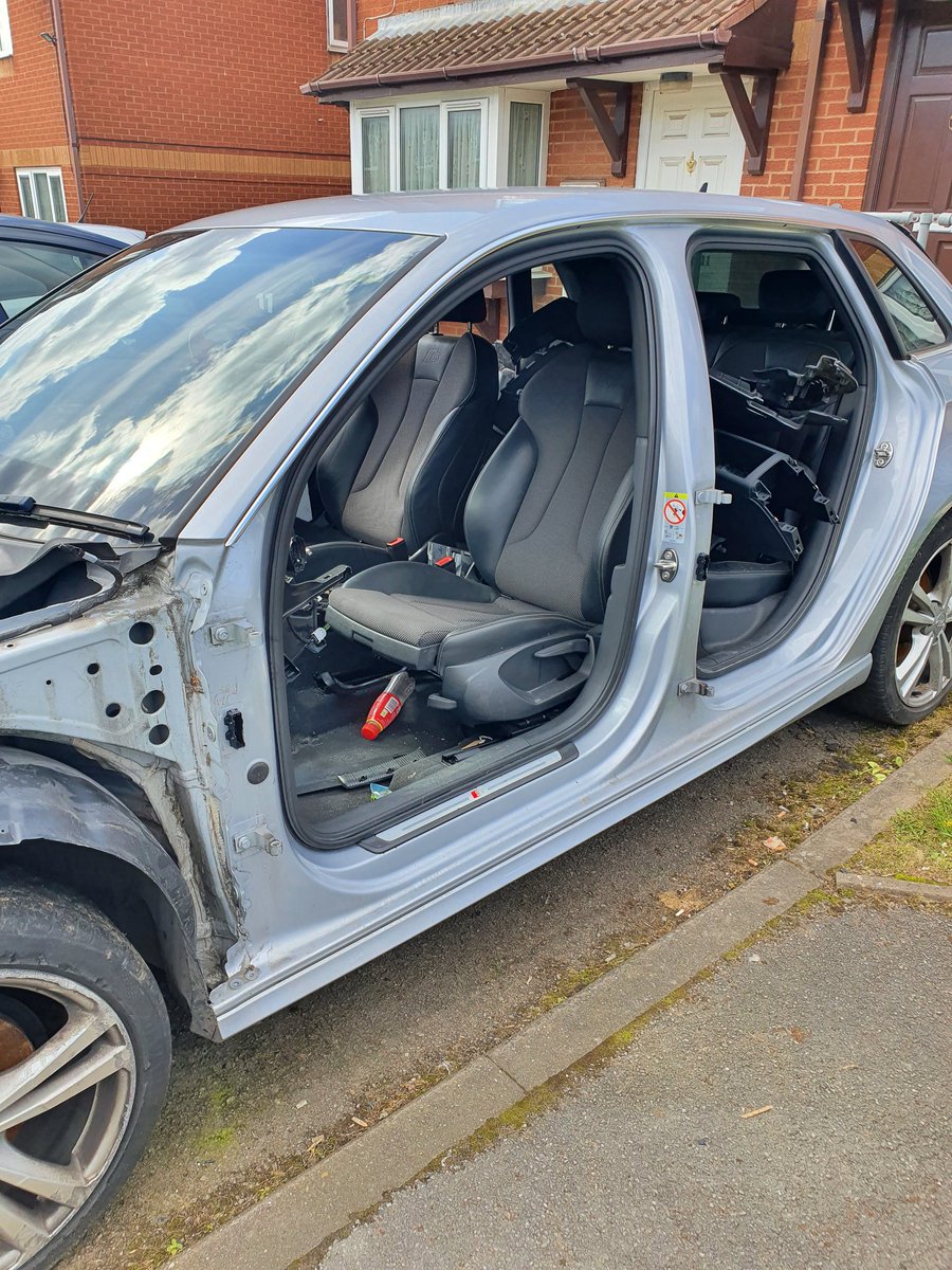 #OpElevate | We responded to community concerns about an abandoned vehicle and identified it to be stolen. Now off to @ForensicsWMP to work their magic!

With thanks to @LucozadeEnergy (Other drinks are available... Just not in this car).
