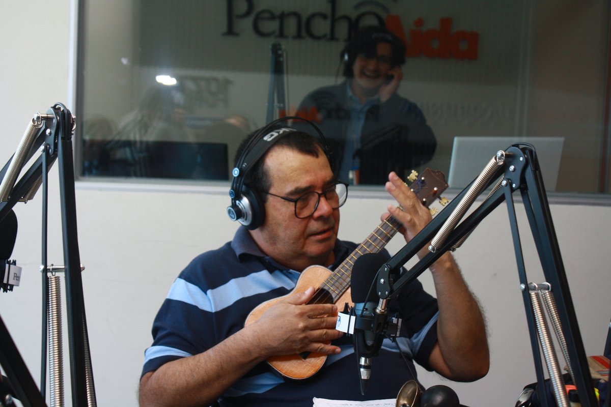 De las cosas que más extraño de mi papá es cuando en mis cumpleaños me cantaba con la guitarrita el Que bonito, quee bonito..🎵