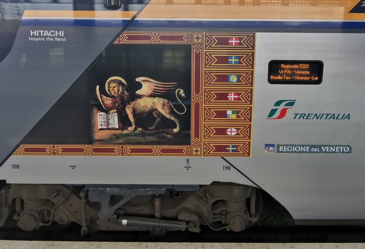 How to decorate your train - Italian style 😎

Beautiful livery of @fsitaliane & @RegioneVeneto!