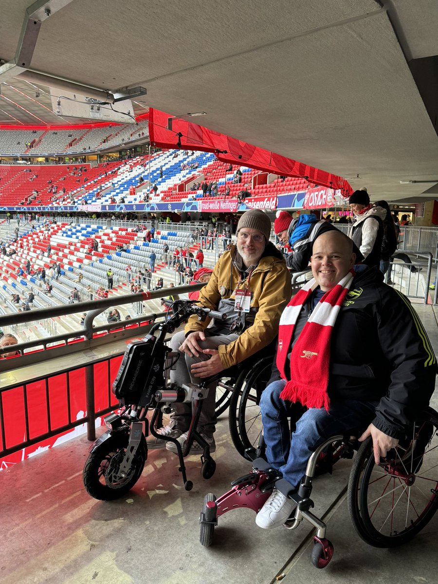 Good to once again meet @Kraemer_Kim   this evening in Munich ahead of <a href="/FCBayernEN/">FC Bayern</a> v the mighty Gunners.

Thank you for the hospitality and the loan of the eurokey!