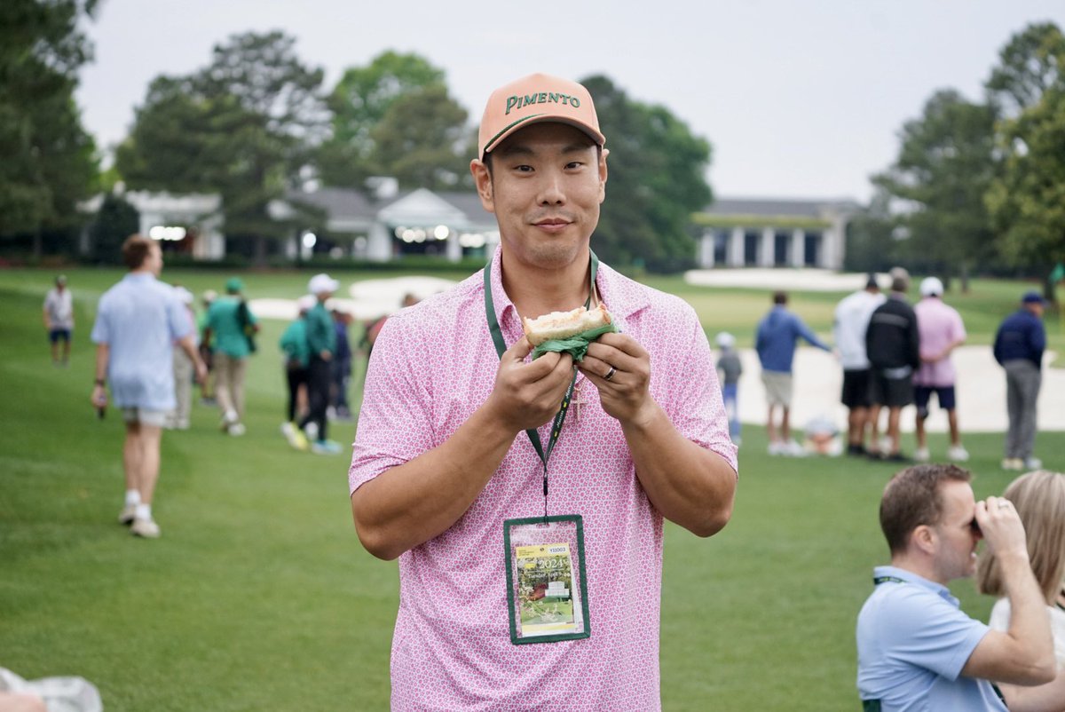 ThumblessCovert's tweet image. Last week I had the extremely rare opportunity to attend the Masters. We got tickets to go to the Tuesday practice round. Although no cellphones are allowed any day of the week there, cameras are allowed on Mon/Tues. Got solid pics of Tiger and a bunch of merch. Unforgettable