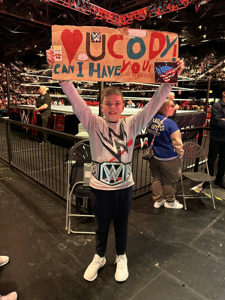 MarkIons's tweet photo. #wwebirmingham #fatherandson #CodyRhodes https://t.co/eWgRC9NGy6