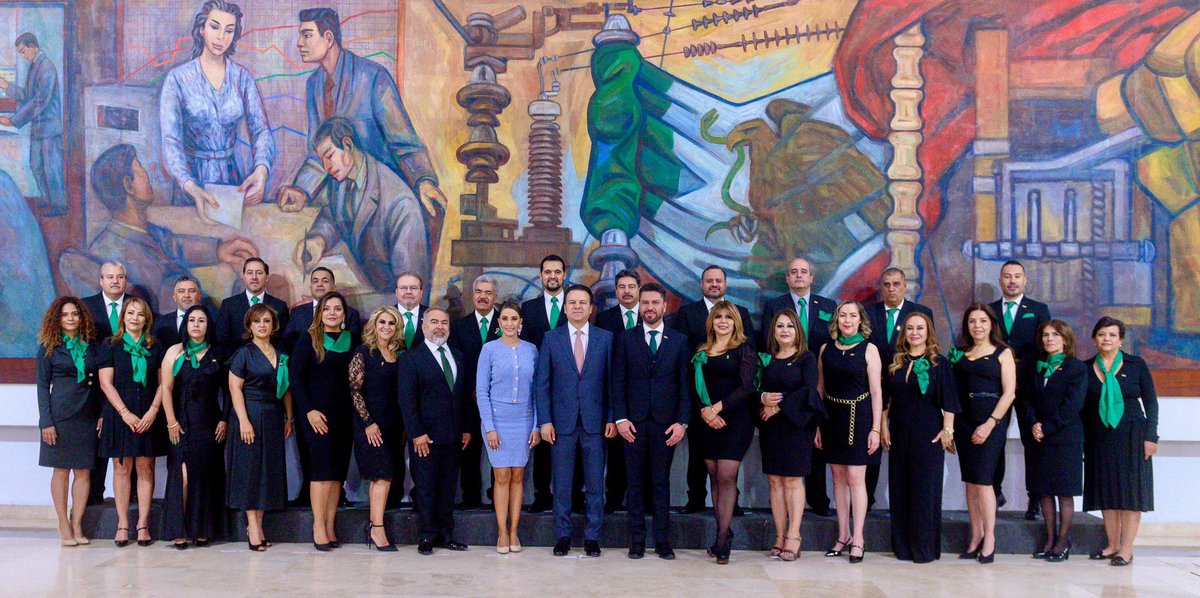 CEJDurango's tweet photo. 📷 Toma de protesta del Arq @montelongo_raul como presidente del @CCEDGOMX, felicidades presidente! Las y los Jóvenes Empresarios estamos listos para hacer equipo por el bien de Durango y de nuestras empresas. 

#SomosElPresente https://t.co/EFol13cULm