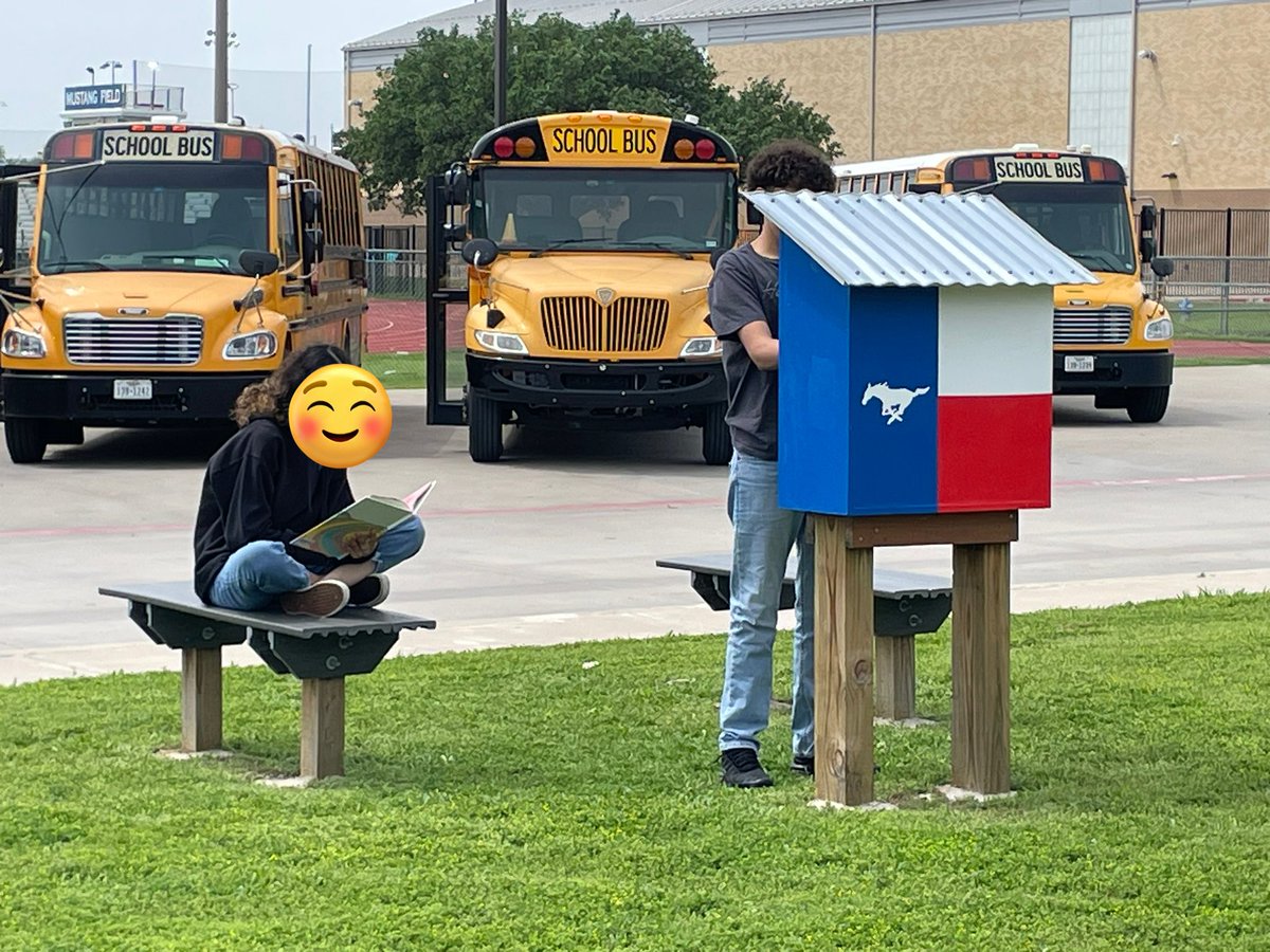 lewisphs's tweet photo. Thank you, JJP HOA for the renovations! I’ve got some big brothers &amp; sisters who are EXCITED about having a new book to read to their little siblings tonight! Watching them choose the right book gave me life today 📚❤️ @TheCBreedlove #buildingmUStangs #RISDbelieves #RISDWeAreOne https://t.co/JC5muWsYun