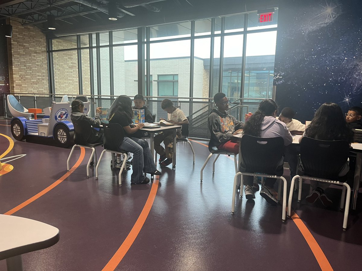 Fancy5thTeacher's tweet photo. #PodPower decided to have class in our pod! @HumbleISD_ACE https://t.co/lpaWAWCHib