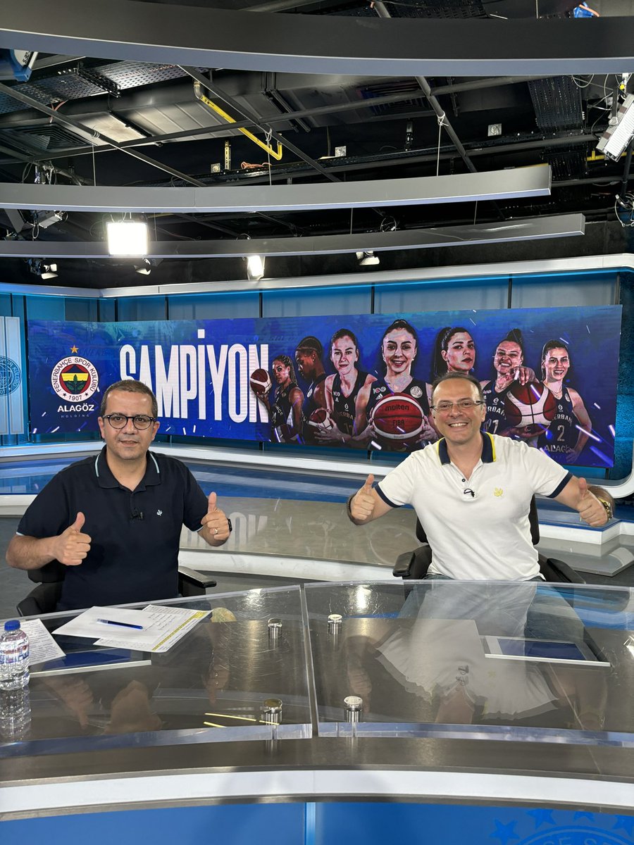 🏆Kupa bizim! 🏆Fenerbahçe Alagöz Holding Basketbol Takımımızın Kadınlar Basketbol Süper Ligi şampiyonluk mücadelesinin değerlendirmesi Serhan Hayat & Kıvanç Özkök ile Maçın Ardından’da. 📺Şimdi canlı yayınla FBTV, @Fenerbahce YouTube & @RadyoFenerbahce'de!