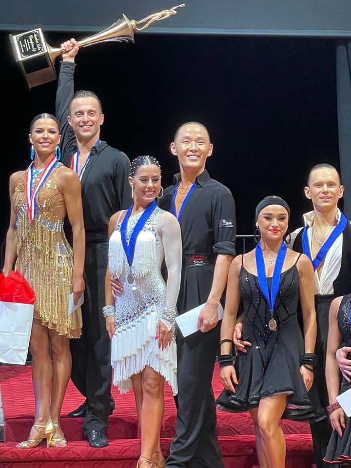 db_state's tweet image. "As one of the very few events in the USA to be held in an “arena” rather than a “ballroom,” it has more of the feeling of a European event..,,,,”
Read Keith Todd's review of the 2024 US National Amateur Latin Championship.  Online at dancebeat.com