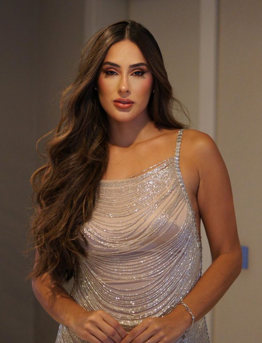 focalizeofc's tweet photo. A Anny é uma mulher linda 
Tem um filho lindo
Deixa ela viver a vida dela em paz...
Parem de atacar ela por conta do Matteus e Isabelle, que inferno 
O cara fica com duas no BBB
E vocês atacam a mulher!?
Que loucura é essa?
Anny muito sucesso pra você https://t.co/TraAEvnyey