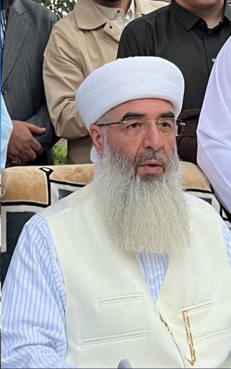emirkrm9's tweet photo. Gavsımız’ın (kuddise sırruhû) emanetlerini sımsıkı muhafaza eden Sultan Şeyh Seyyid Muhammed Mübarek (kuddise sırruhû) hazretlerinin, şecere-i şerifleri ümmete mübarek olsun. https://t.co/ezl8VEobms