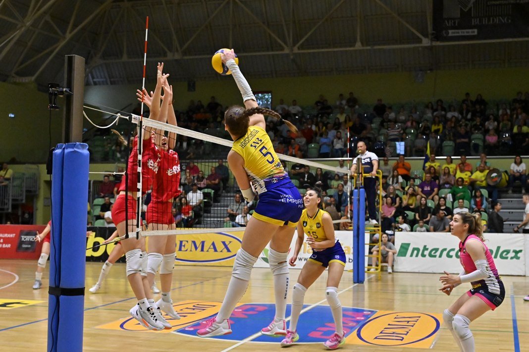 Maritza denies opponent set points in sets two and three for a clean 3-0 (25-19, 26-24, 26-24) sweep of first NVL championship match against CSKA 
#NVLBulgaria #Maritza #CSKA #volleyball #НВЛ #Марица #ЦСКА #волейбол