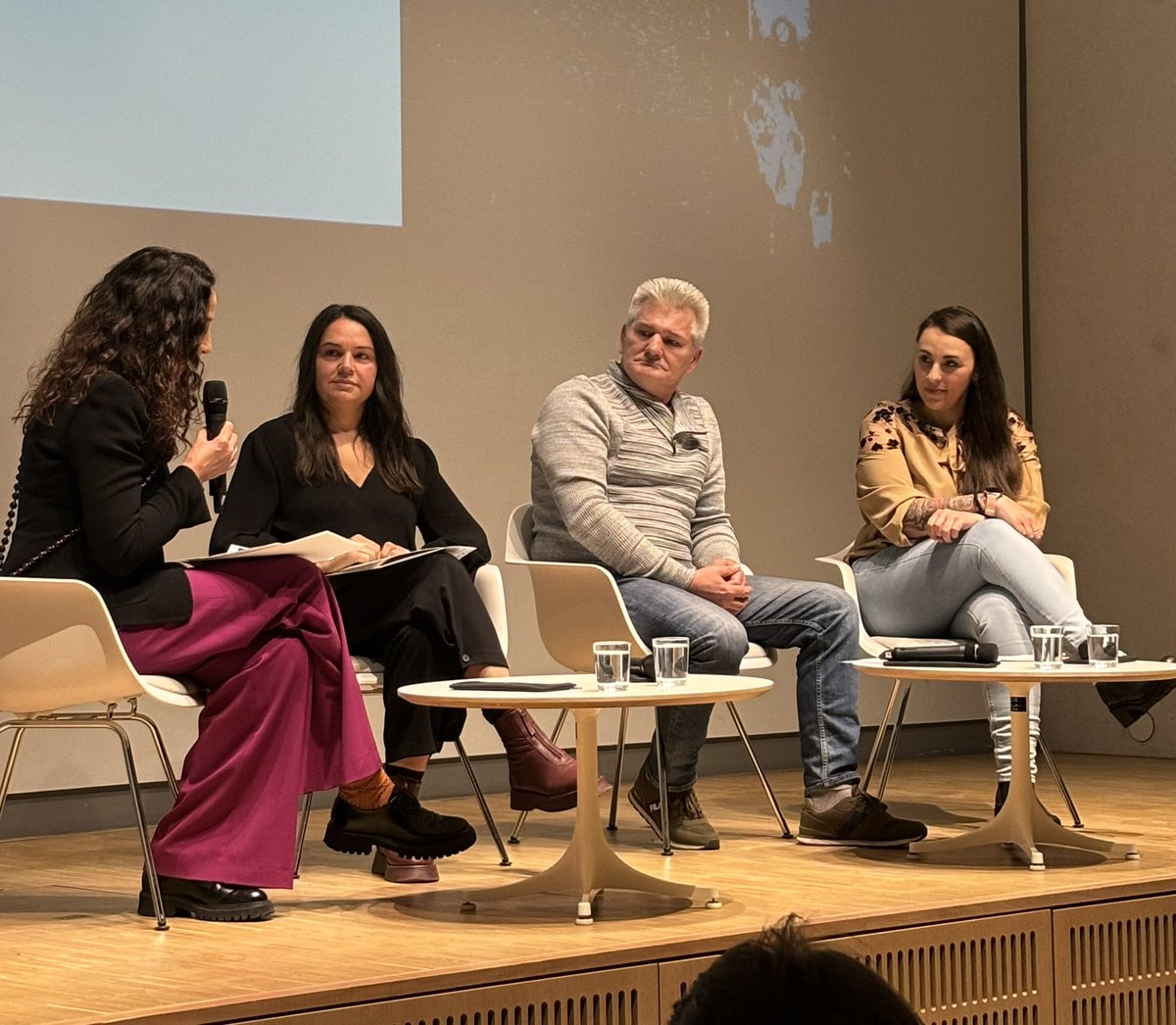 Wir sind sehr dankbar, dass Robert Höckmayr, Mandy Boulgarides und Sibel Leyla heute bei der Eröffnung unserer neuen Ausstellung „Rechtsterrorismus“ für die Betroffenen rechtsterroristischer Gewalt sprechen. Vielen Dank.