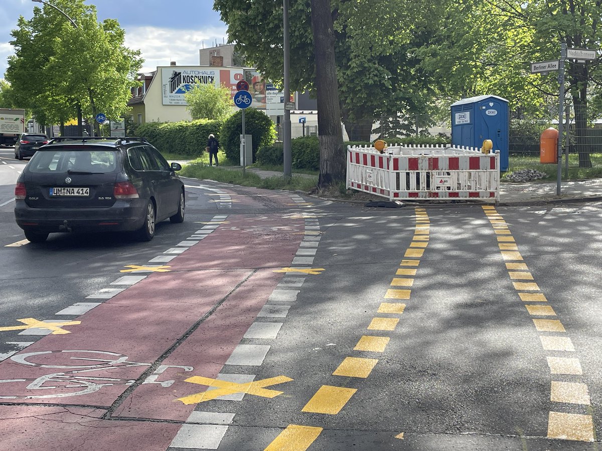 Berlin hat sich selbst übertroffen! Baustelle -Verkehrsführung in #Weißensee  #MalchowerChaussee