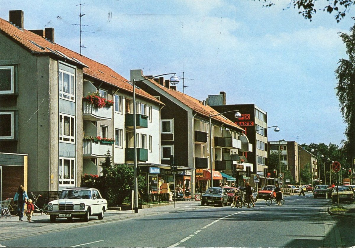 Lange-Feld-Straße, 1981 rétro car voitures  🚘 l'Opel Manta A , Mercedes -8 W114-115, BMW 320, Seelze 2