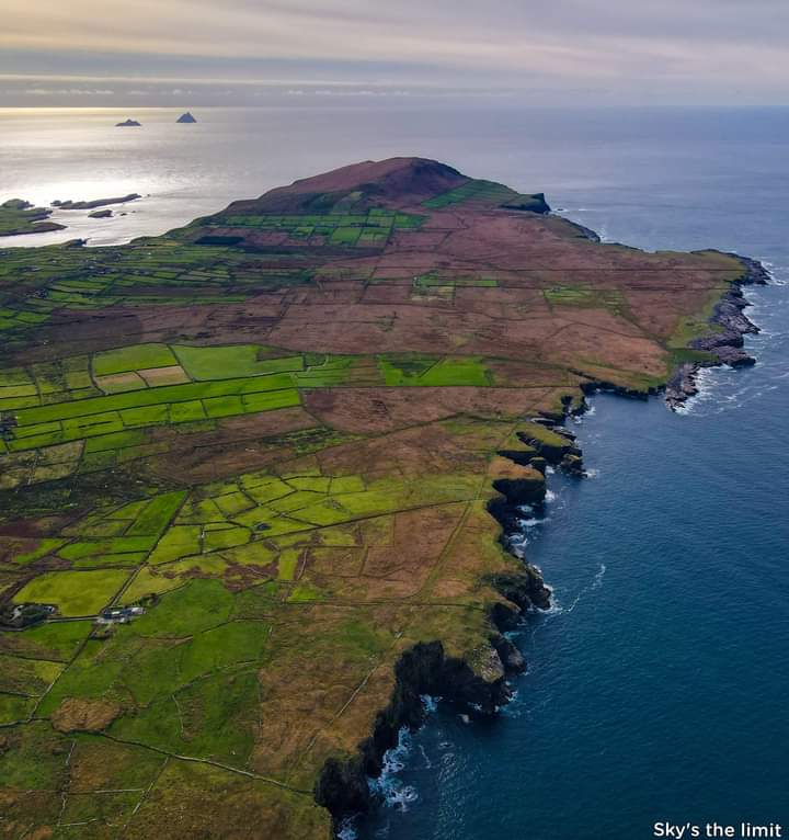 Valentia Island in Kerry is one of Ireland's most westerly points 🇮🇪

📸 Sky's The Limit 

@WAWKerry @wildatlanticway @ValentiaIsland @DiscoverIreland