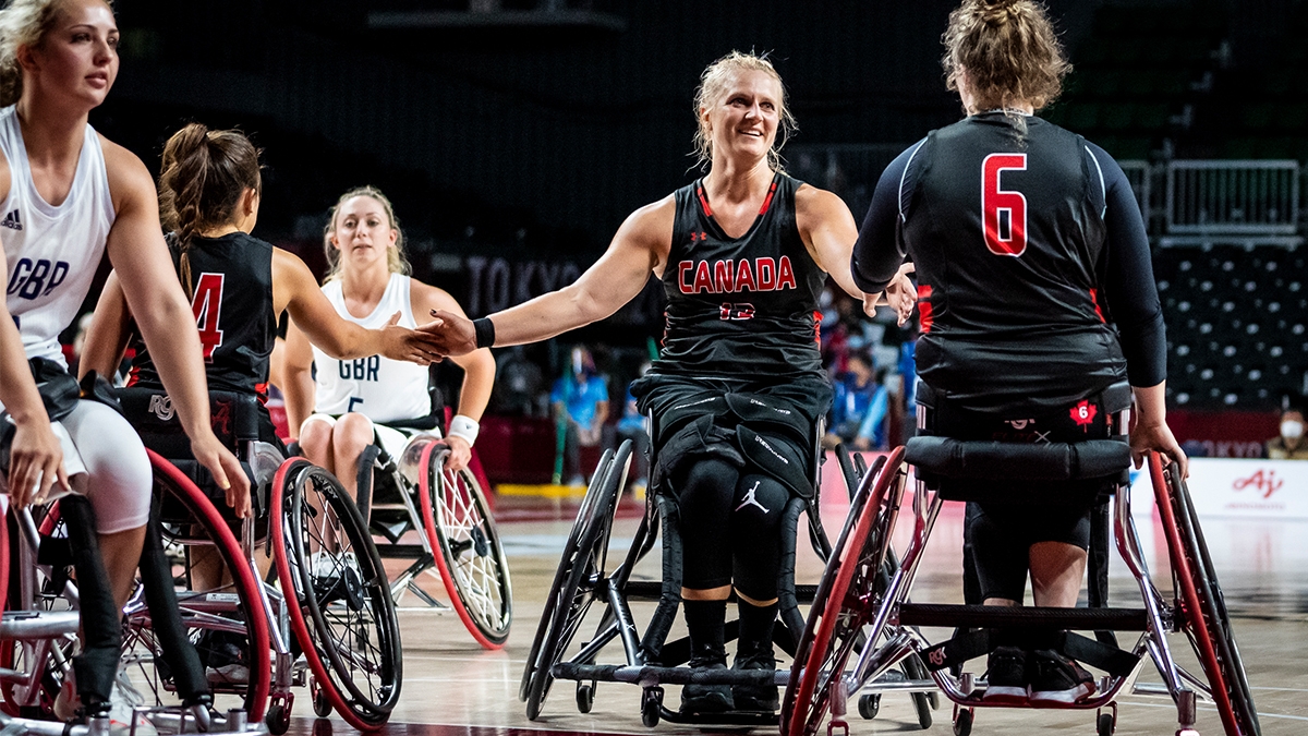 🚨 C'est parti ! 🚨 Le compte à rebours commence alors que l'équipe féminine de basketball en fauteuil roulant du Canada foule le parquet à Osaka pour les qualifications des Jeux Paralympiques ! Go Canada ! 🏆🇨🇦 #BasketEnFauteuilRoulant #Qualifications 🔗 paralympique.ca/nouvelles/la-n…