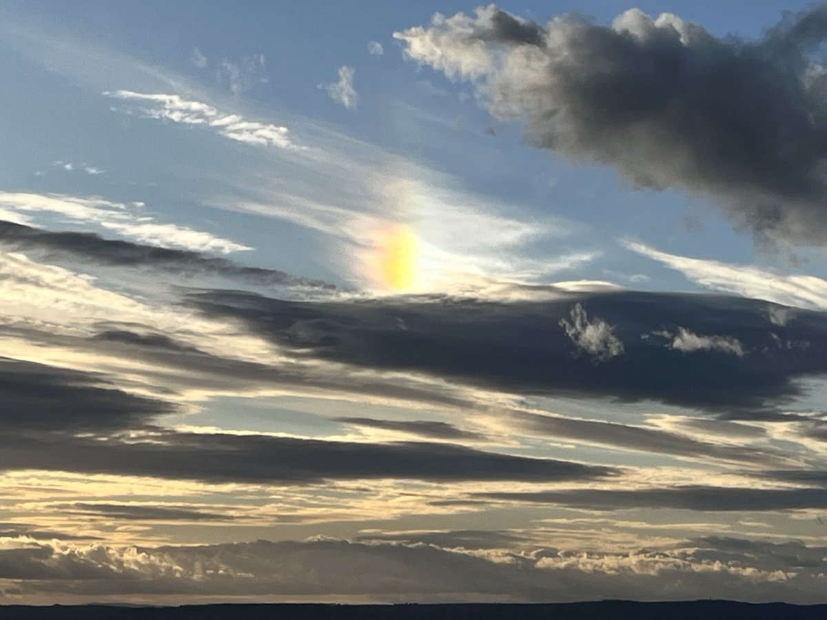 Lovely sundog (caused by light being refracted by ice crystals) from Gloucestershire, UK #StormHour