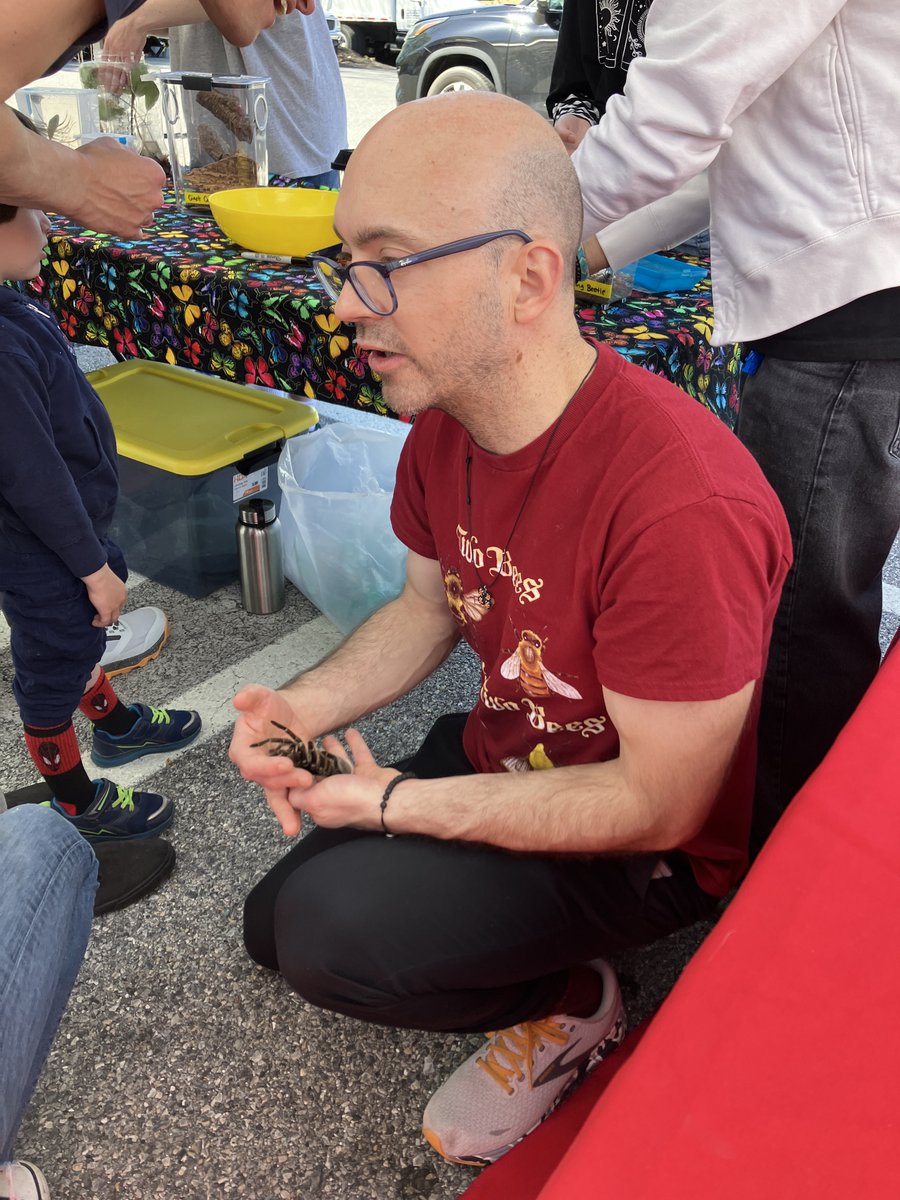 UMDEntomology's tweet photo. #InsectTerps attend FONTT Earth Day Celebration 🎉DMV locals had a chance to mingle with some essential players in our planet's ecosystems, arthropods. 🕷️🌎 https://t.co/h1wPMrvwdC