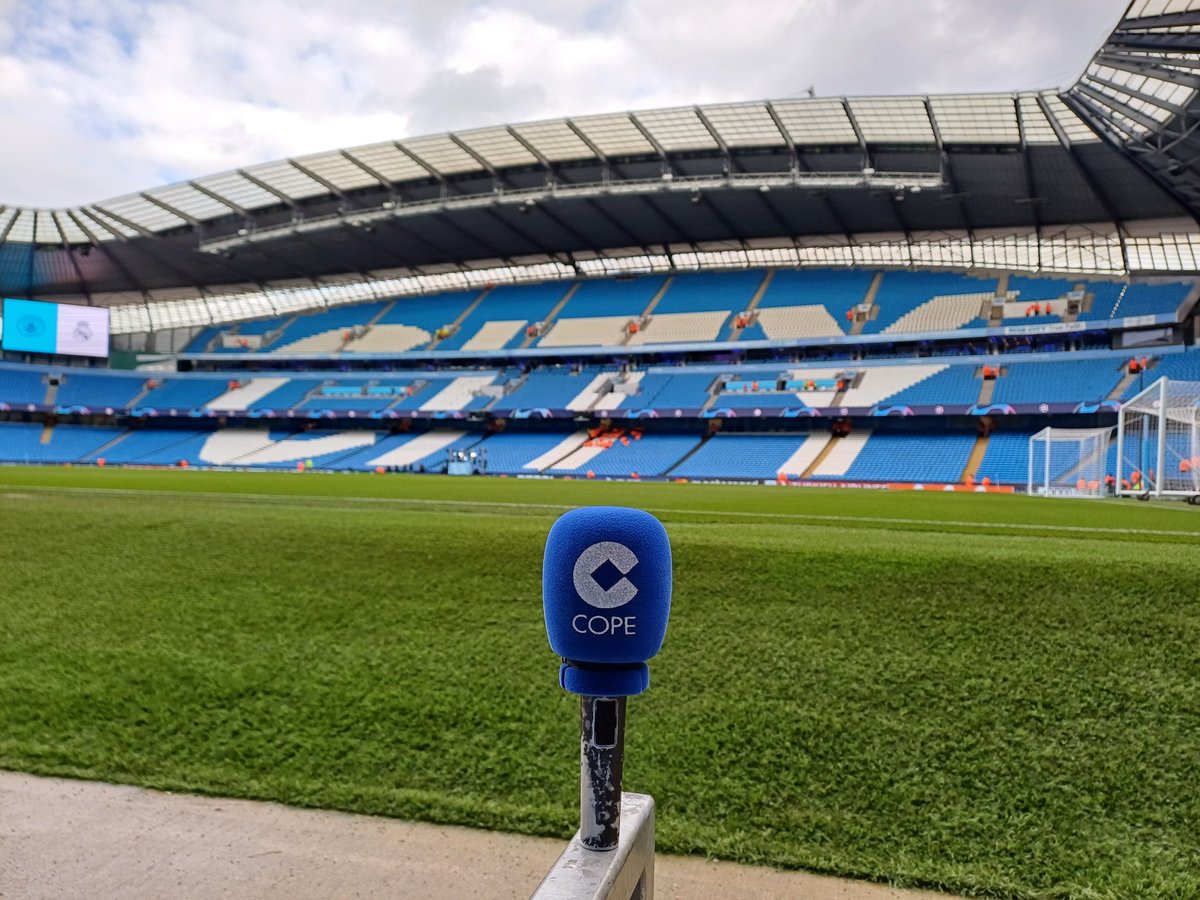 En el Etihad Stadium, para contar en @tjcope y @partidazocope el Manchester City - Real Madrid, con : 🎙@lamacope 🔌@sergiotalavr #RoadtoLondon