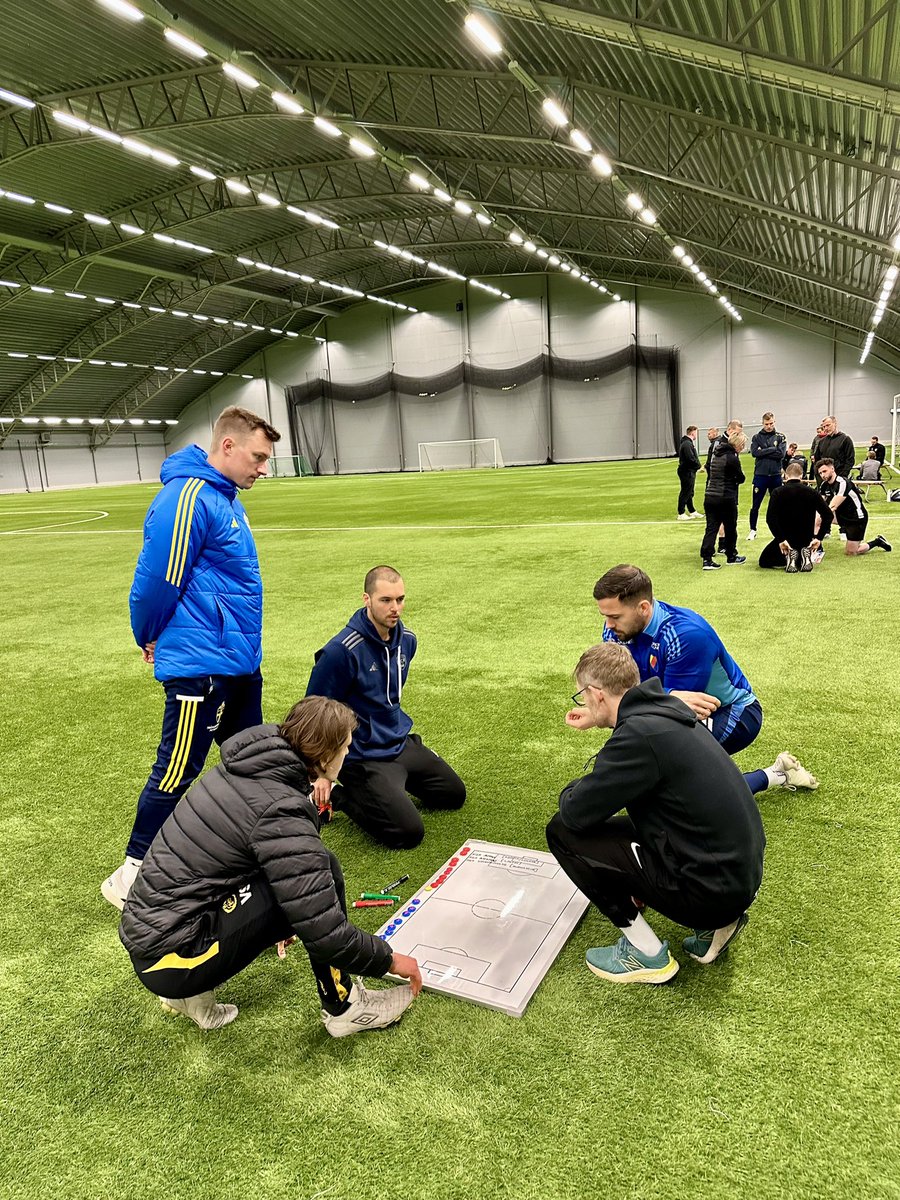 Thanks @j2_johan & Rickard Engstrom for having me again at Bosön for the @svenskfotboll Football Fitness Module 2 🙏❤️ Full day talking ⚽️ microcycle periodization, @hiitscience programming and EGO 🐘😃