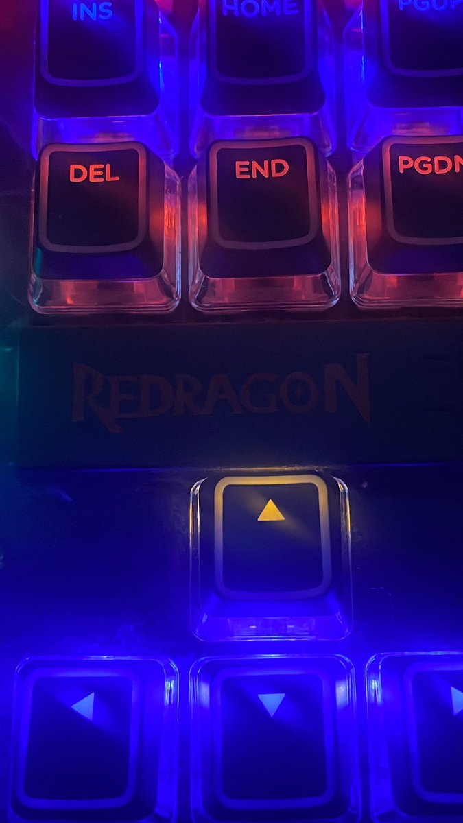 Yo @Redragonusa yall needa hit up @gskillgaming for they crystal keycaps cus they fire 🔥