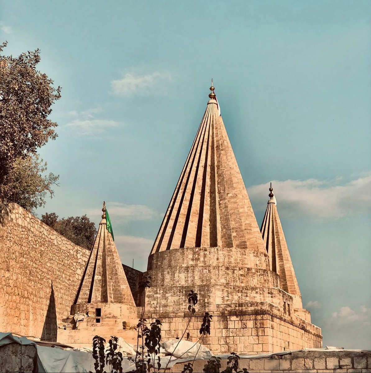 بمناسبة حلول عيد راس السنة الأيزيدية يطيب لنا أن نتقدم بأخلص التهاني والتبريكات إلى أبناء شعبنا من الطائفة الأيزيدية ، داعين الله ان يمن عليهم بالخير والمسرات في عراق آمن يسوده السلام والوئام. وكل عام وشعبنا بكل أطيافه بألف خير .