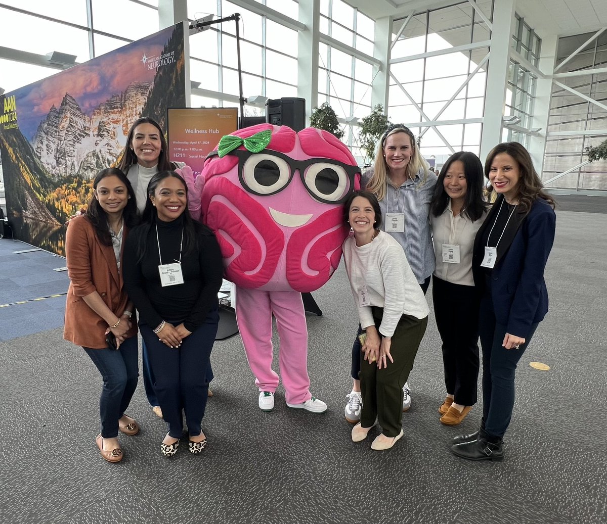 Finally got our 📸 with Sarah Bellum! #AANAM <a href="/LSUChildNeuro/">LSUChildNeurology</a>