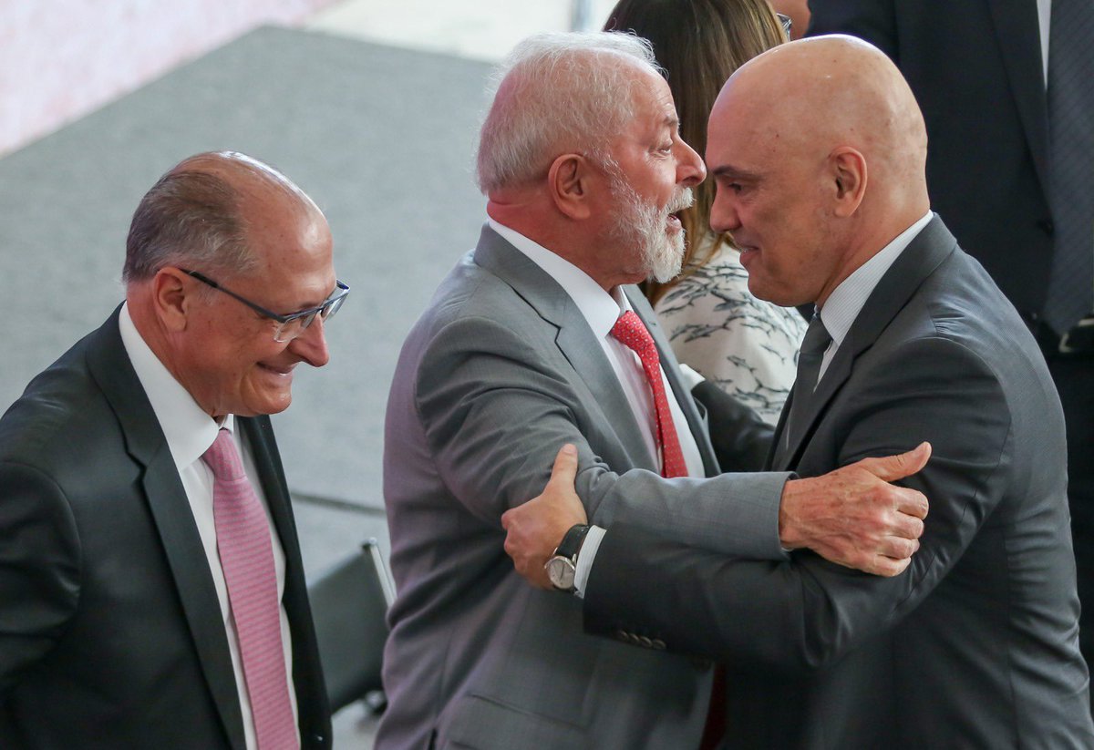 FMouraBrasil's tweet photo. 5 anos de censura: o populismo do STF e a promiscuidade com Lula - https://t.co/3C1QabLemq.

Meu artigo em O Antagonista traz uma cronologia especial, desde a remoção da matéria da Crusoé sobre Toffoli. https://t.co/qTEFc0TYkA