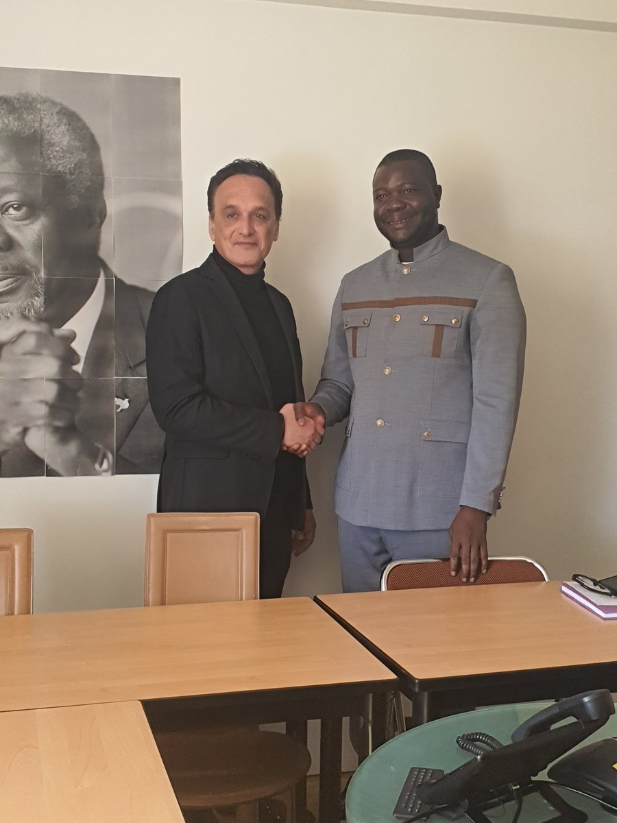 BerthonJeanMarc's tweet photo. Heureux de retrouver Luc AGBLAKOU et la formidable équipe de @HirondelleBenin. Pour faire un point sur la situation des droits des personnes #LGBT+ au Bénin, en Afrique de l'Ouest et sur le continent. https://t.co/UPwiYt8fFy