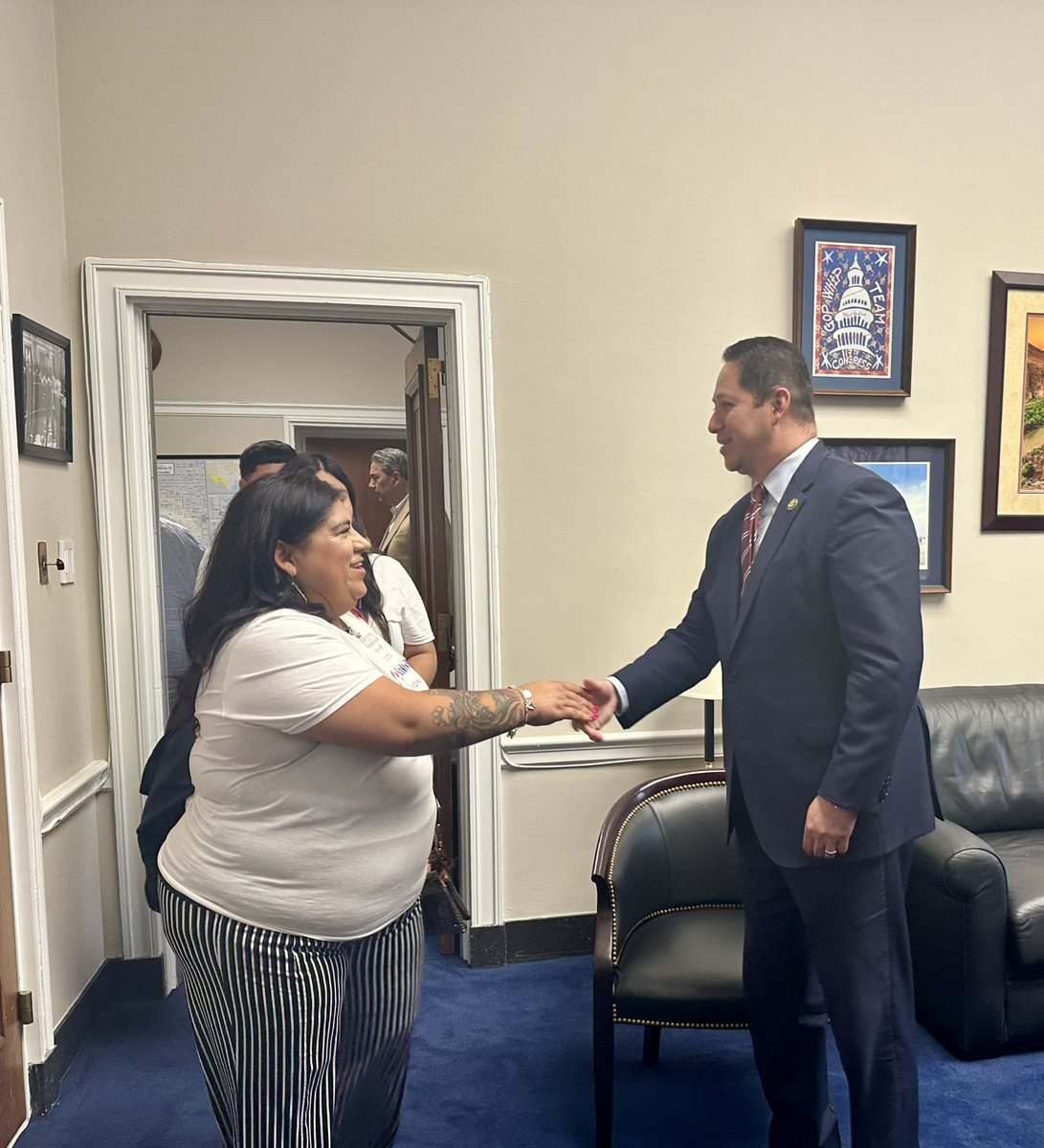 The Just Keep Livin’ Foundation is focused on strengthening positive after-school programming for high school students. Great to meet with students & teachers from Uvalde & communities across Texas who are in D.C. to spread the word about this initiative. Keep up the good work!