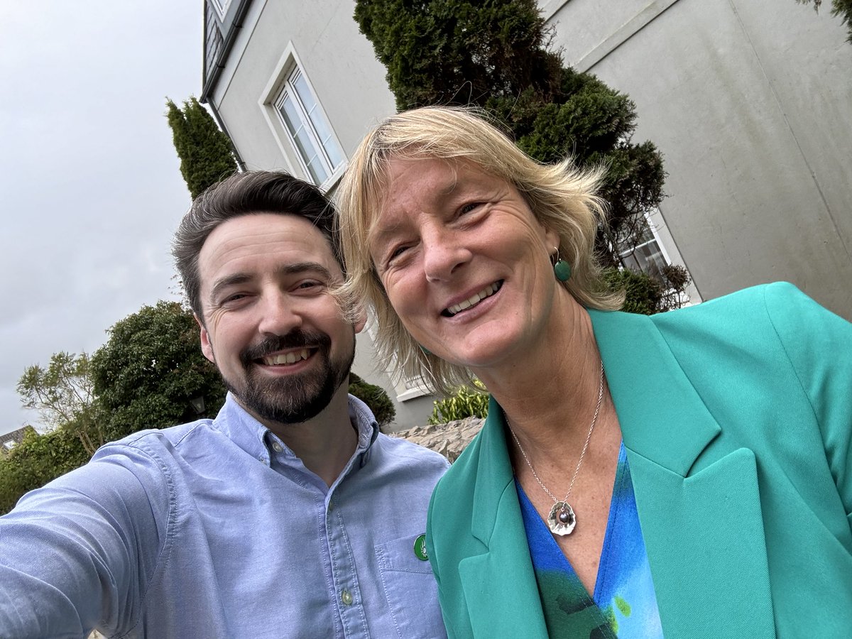 Great to have Grace O’Sullivan MEP in Tralee today to discuss the #EUMercosur Deal. 

Always informed, always engaged and genuinely interested in helping people.